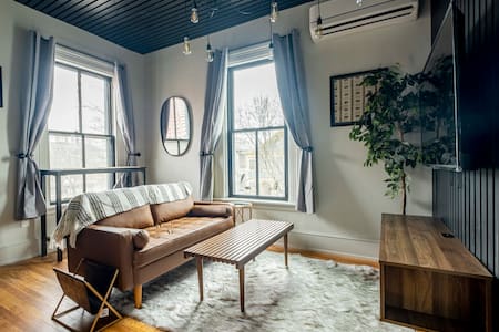 🌟CLEAN & Modern | Walk Everywhere | Central Local