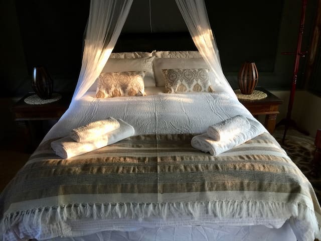 Nyani Lodge a Private unit in a Wildlife Haven