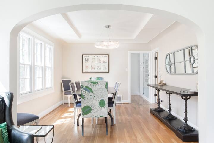 Re-Imagined Brick Bungalow In Charming Bonnie Brae gallery image 5