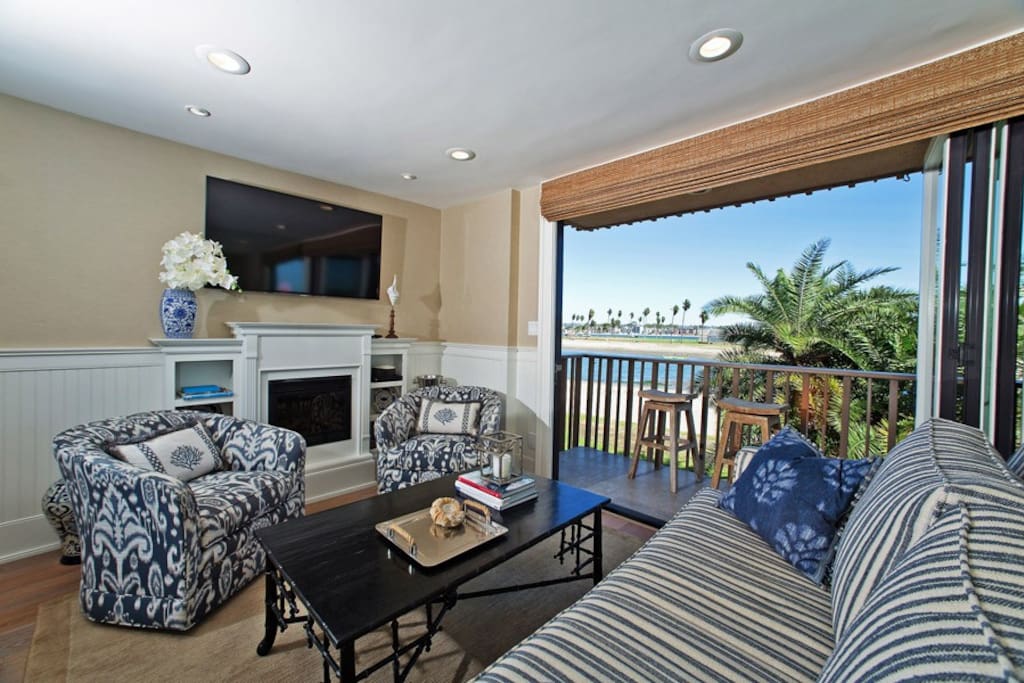 Living room with cable TV, fireplace and bay front patio