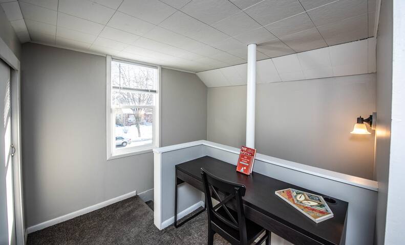 Entire Minnehaha Bungalow Lrail/DT/MOA by Lux Life gallery image 5