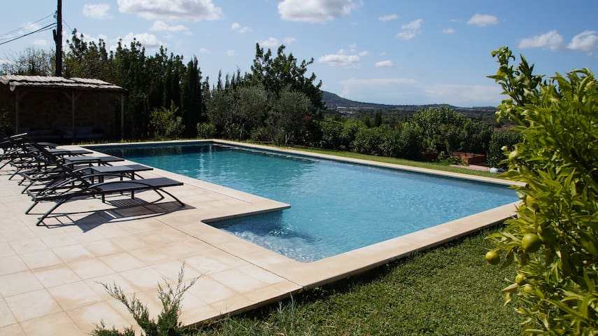 Villa with garden, pool and views, remote-working