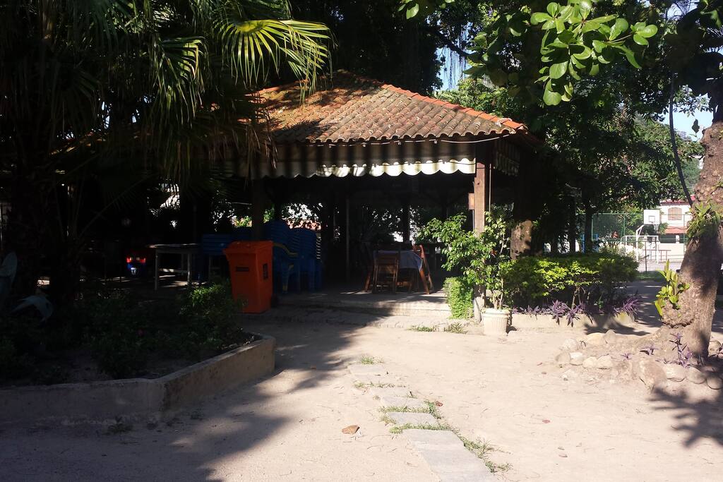 Área comum externa. Quiosque do condomínio