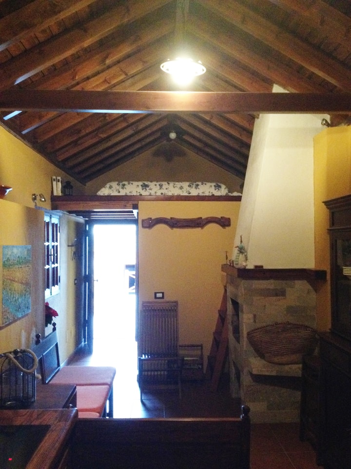 Kuća br. 1: soba u potkrovlju iznad kupaonice
(Kuća br. 1: spavaća soba u potkrovlju iznad kupaonice)