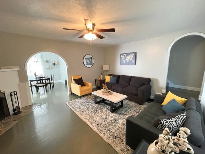 Cozy A-frame Home+quiet Neighborhood+4 Miles To Nd - Mishawaka, IN