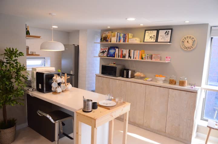 A Clean Double Bed Located In An Attractive Area ! - Séoul