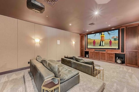 7BR | 5BA Extravagant VILLA • Pool • Movie Theater