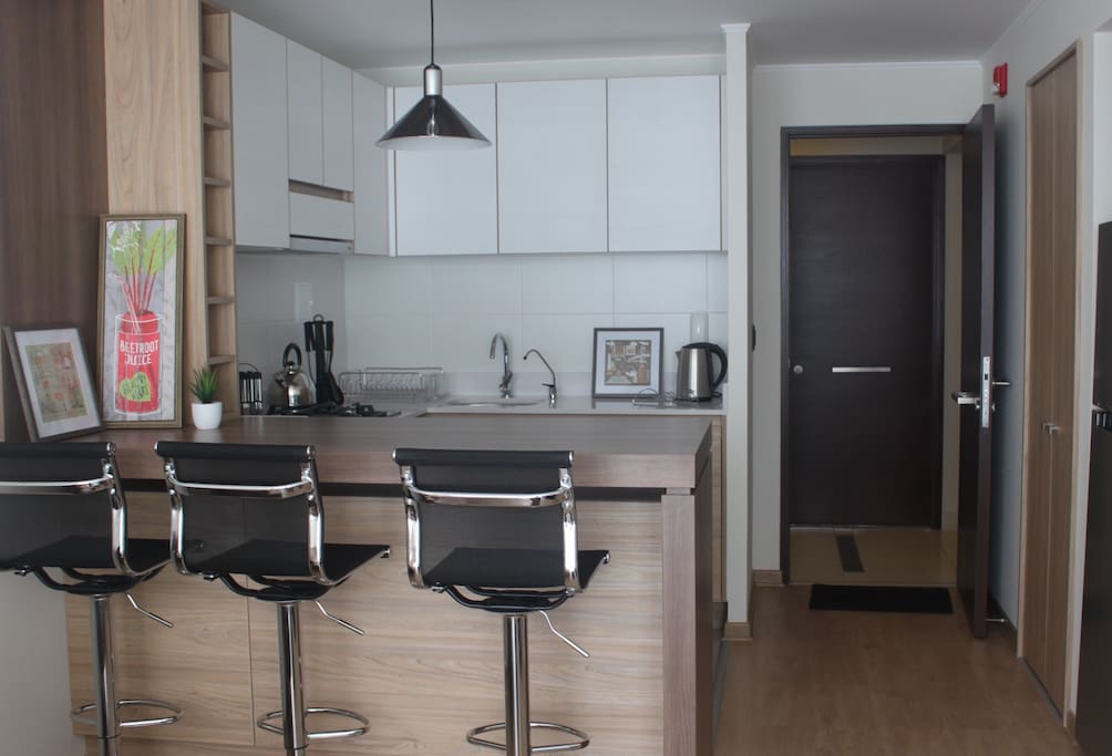 Sala con cocina integrada / Living room with integrated kitchen