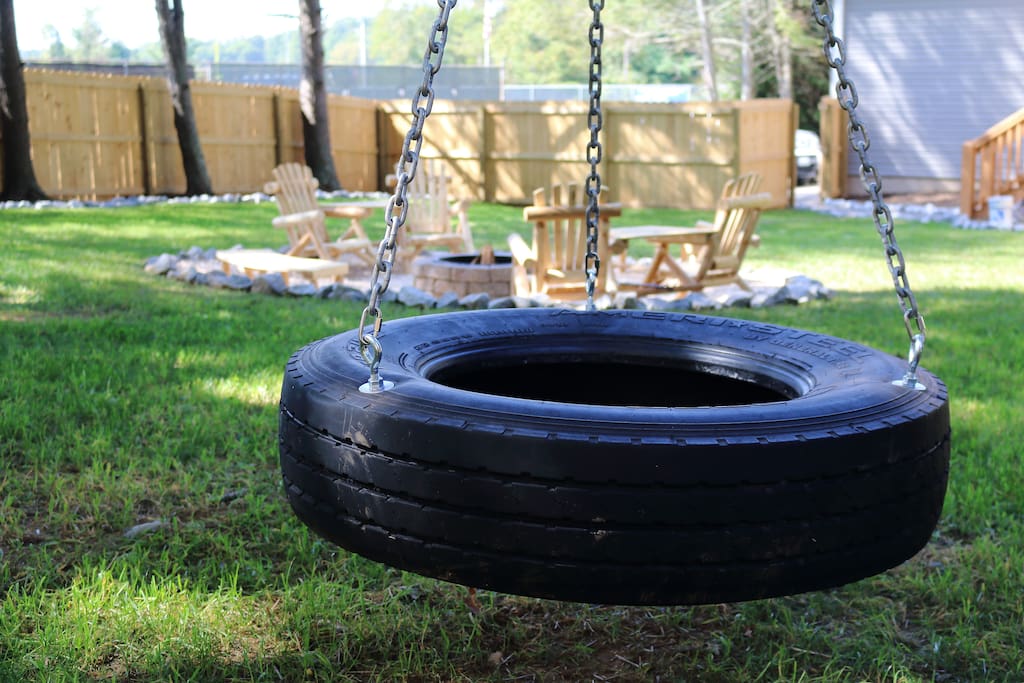 Tire swing that can fit 3 adults... you know you wanna try.