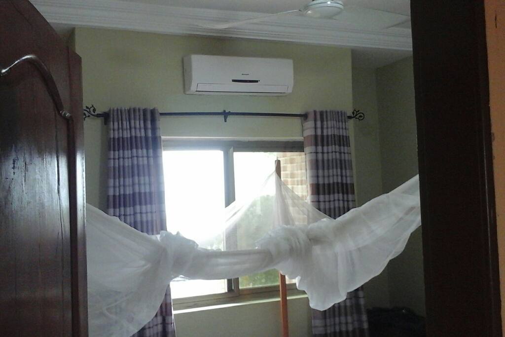 chambre avec brasseur et clim
