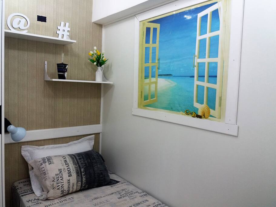 cama box de solteiro.
Com dois travesseiros. Tudo muito limpo.
