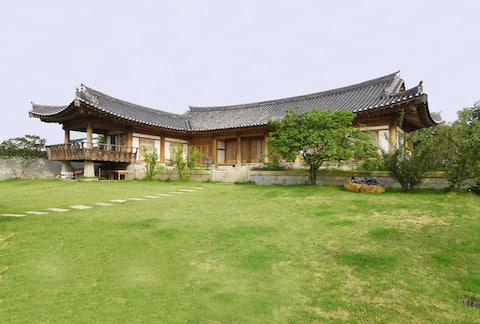 Lee Hwadang, Bara Hanok Stay