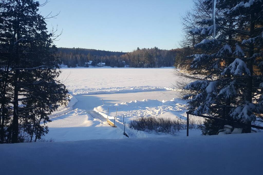 Vue de la chambre sur la patinoire
