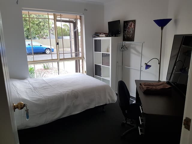 Room in modern home minutes from the city
