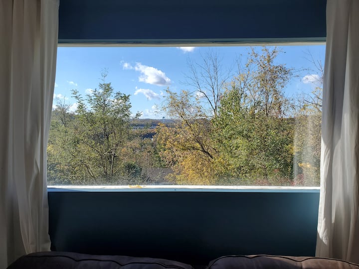 Ნამდვილად ვერ დაამარცხებთ ამ ხედს! Მეზობლები ძალიან წყნარად არიან, ამიტომ მშვიდად და მშვიდად უნდა დაისვენოთ.