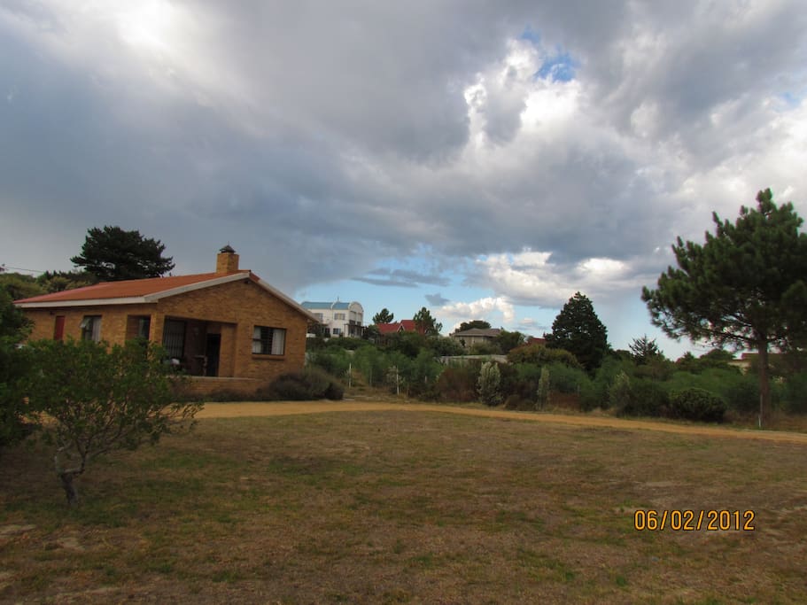 large gardens with outside braai facilities