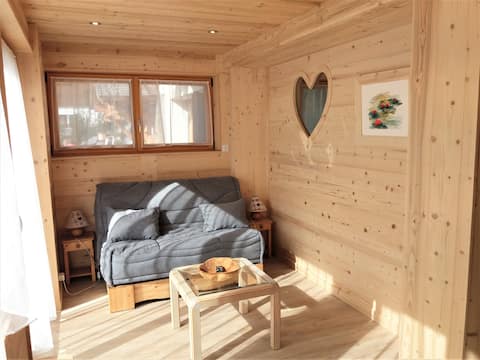 Top Airbnb: 2-room apartment with kitchen, Les Hermines in Savoie