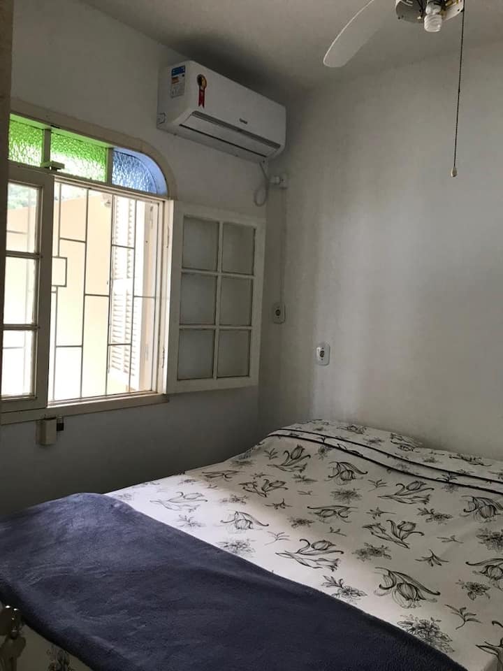 Dormitorio 4 (cama doble) + aire acondicionado. En la planta baja.