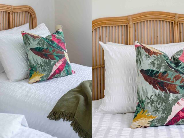 Pelicans | Blueys Beach gallery image 2