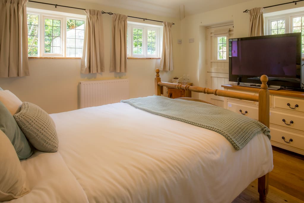 Super comfy king sized bed.