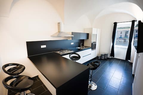 The House on the River(P3035)