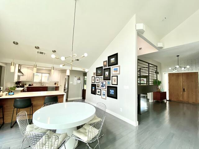 LUX MODERN BRIGHT 5BR HGTV HOME w/PRIV. POOL OASIS gallery image 2