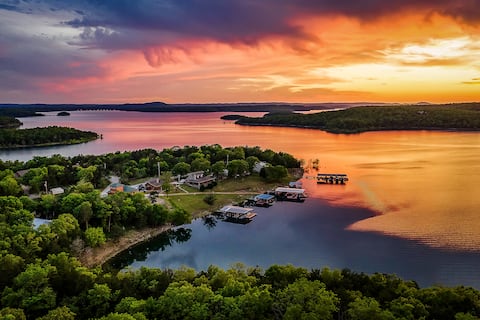 Sunset Bay on Bull Shoals Lake- Howard Creek Area!