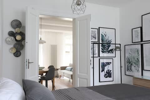 Erfolgreiche Airbnb-Immobilie: upscale 1BR apt-private patio-perfect location in Magdeburg