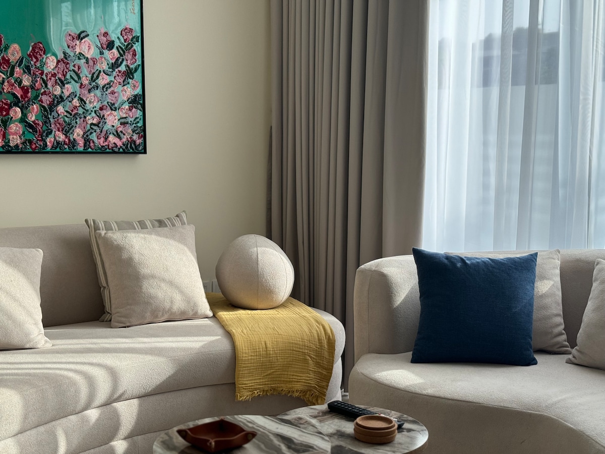 Propriété Airbnb réussie: ASHRI Boho Inspired Apt in DH2, Private Backyard à Madinat Hind 4