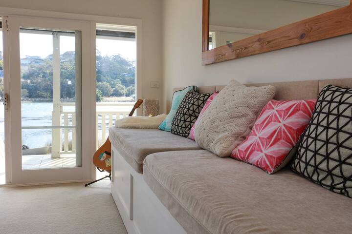 Lakefront Executive Escape in Narrabeen, Australia gallery image 3