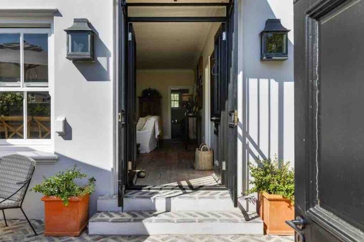 Designer Cottage gallery image 2