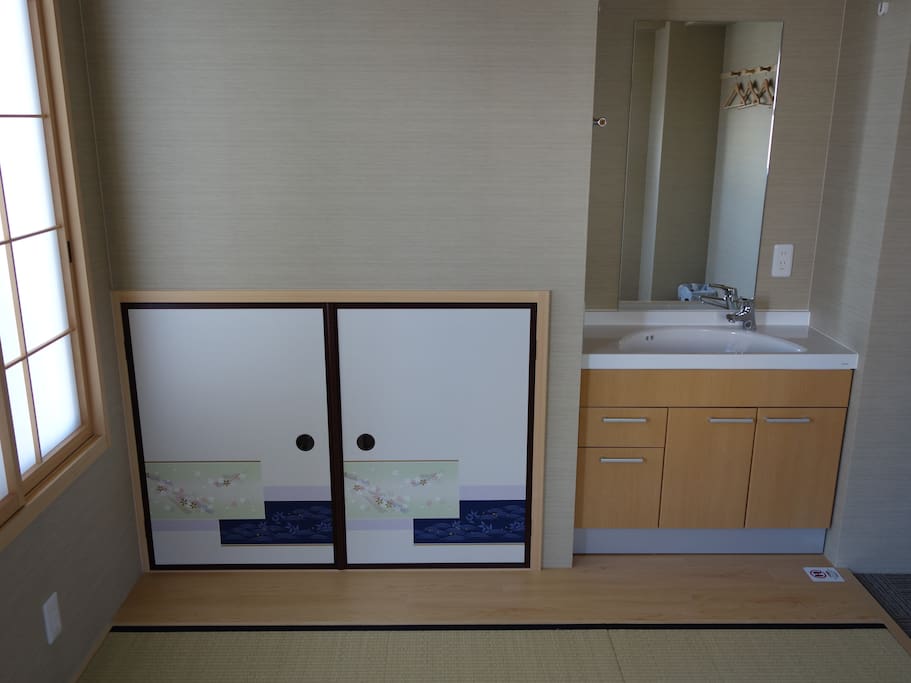 Tatami Room: Private Sink