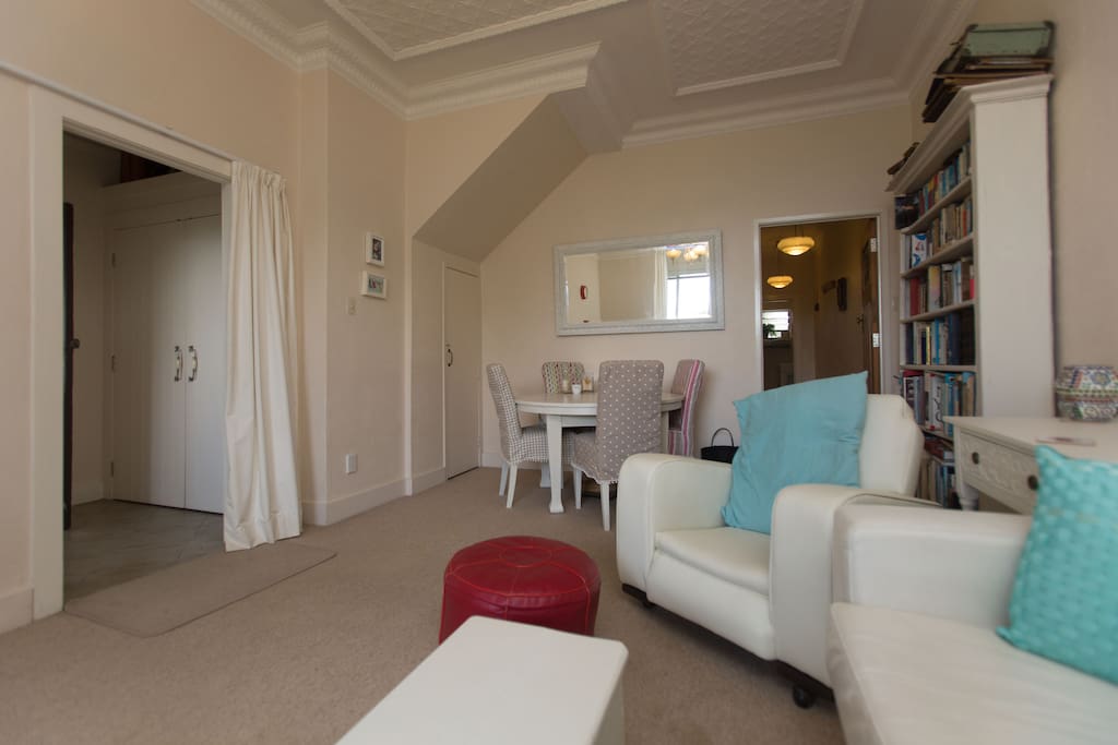 Lounge & dining