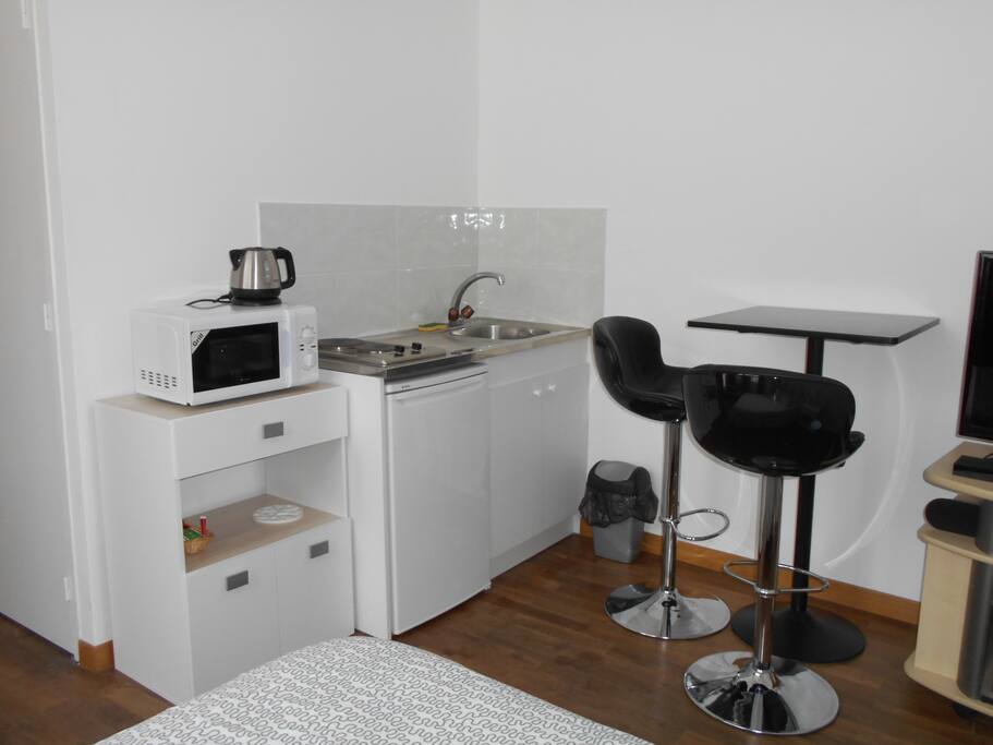 Kitchenette
équipée (vaisselle fournie)