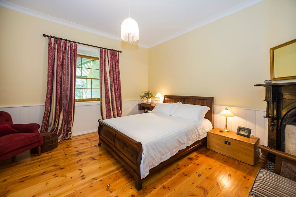 Burgundy queen room