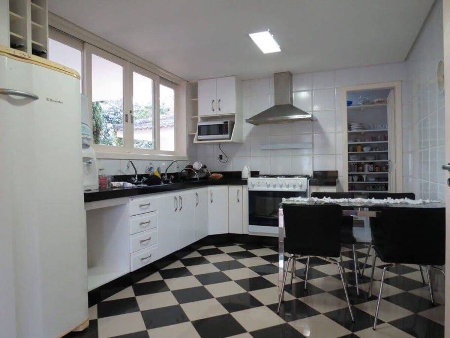 Cozinha completa com utensilios