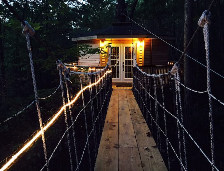 Holly Rock Airbnb treehouse west virginia,
