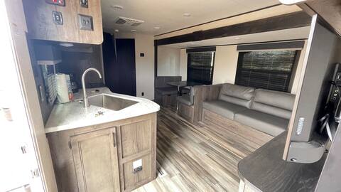 Rv(3) with private entrance/ Free parking/Netflix