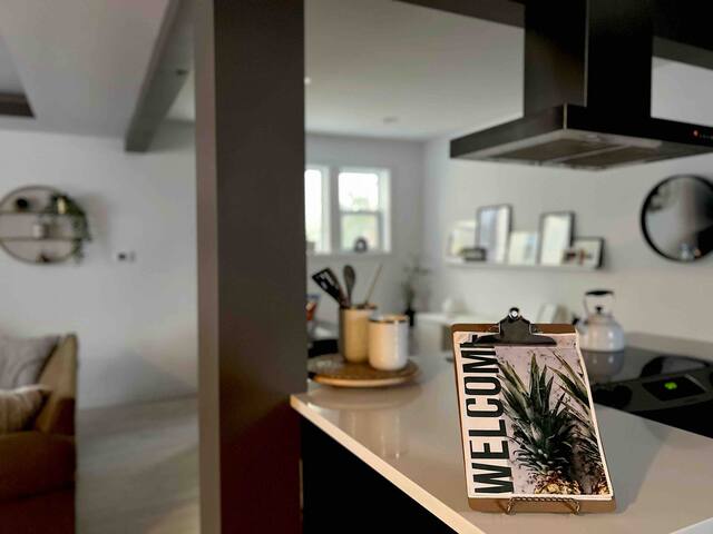 4 bdrm in charming cresentwd. Long term discount! gallery image 2