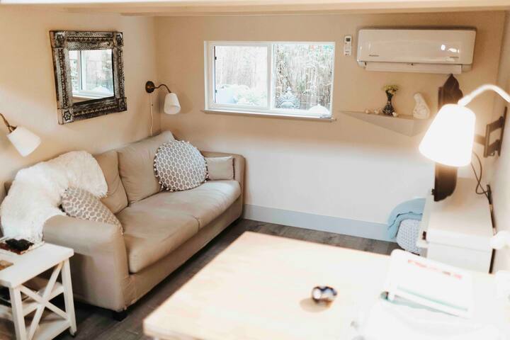 Tranquil Hideaway minutes from downtown.