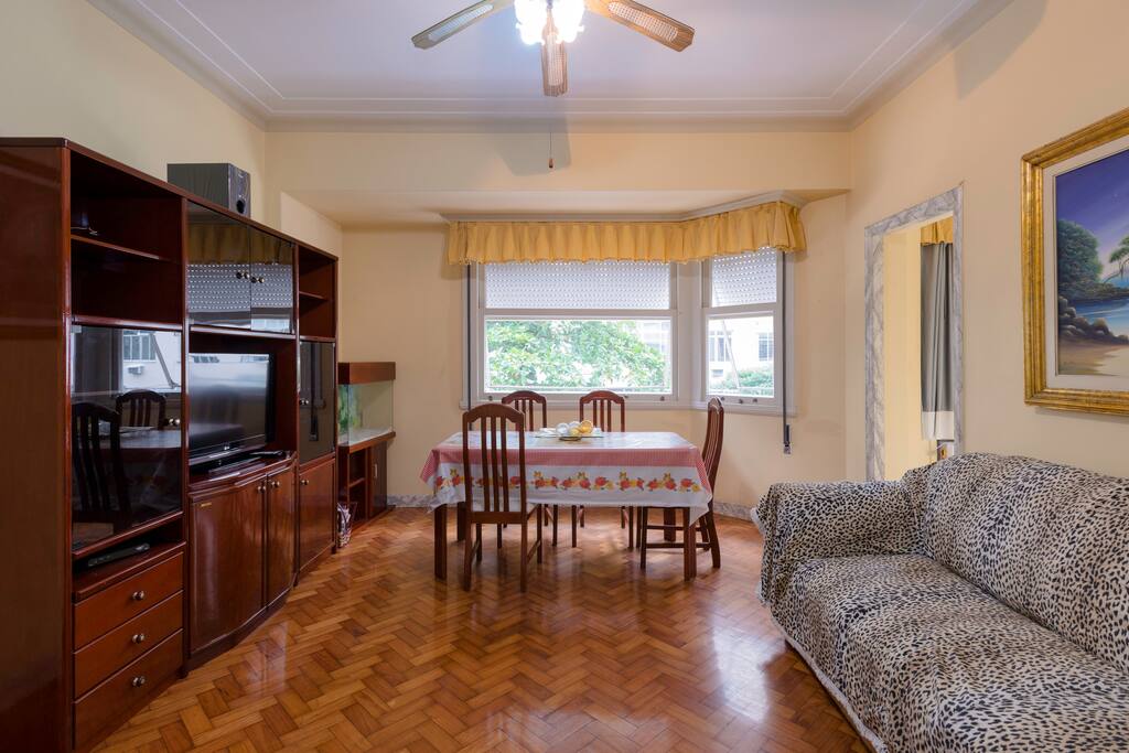 Living room with Air-Conditioning, 3-seat sofa and dinner table