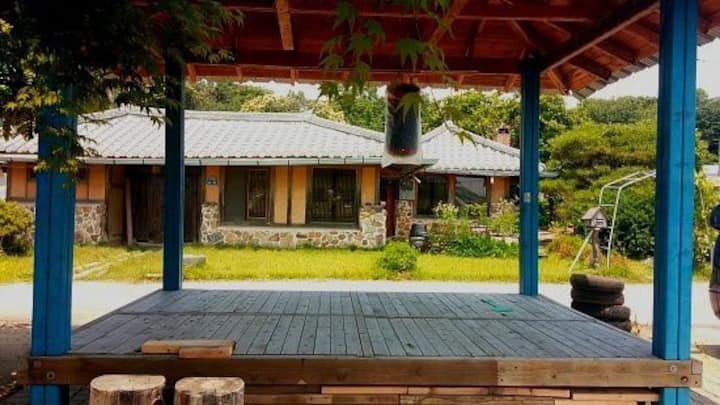 Healing space under the roof! This is Moontergol Eongeum. This is a private hanok pension for only…