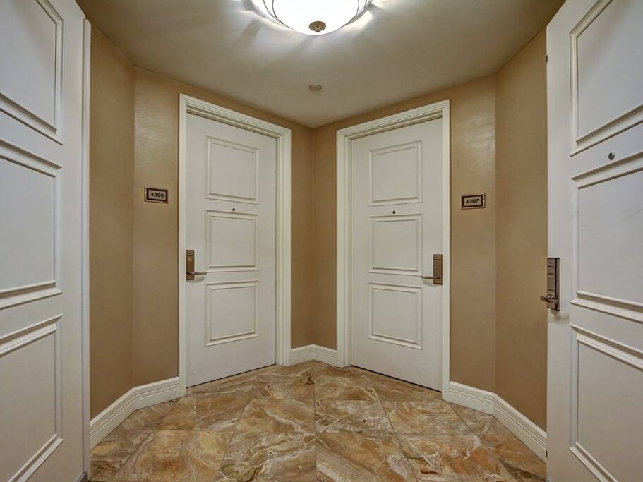 Foyer that connects Jr. Suite & 1 bedroom suite. Both units share a private entrance.