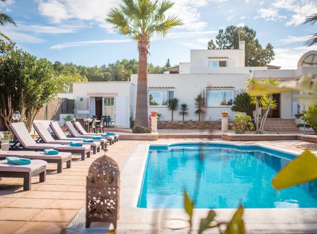 Agencia Inmobiliaria iHouseIbiza
 managed Airbnb listing 3