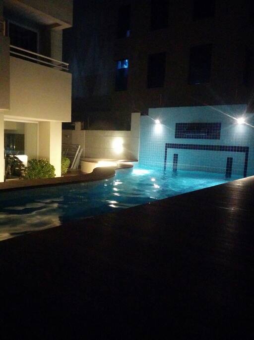 Piscina a noite