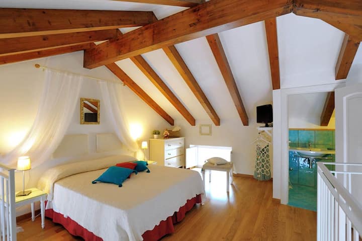 camera da letto + bagno di servizio per ogni loft