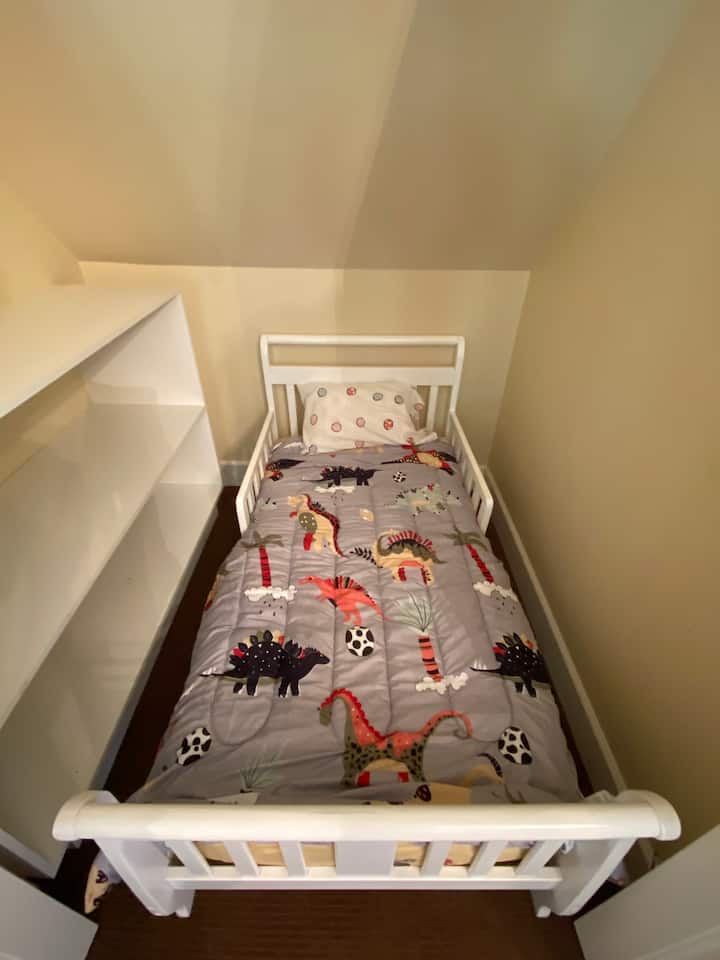 Cama para niños pequeños en el dormitorio #5