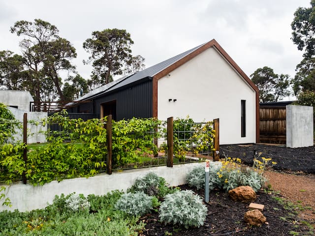 Airbnb Cowaramup Holiday Rentals Places To Stay Western