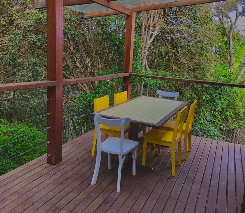 Deck com vista para mata