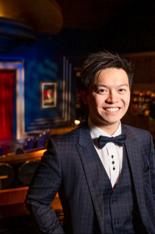 Show full-screen, host-provided image